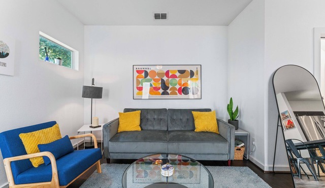 Downtown - Family Pet Friendly - Remote Workers
