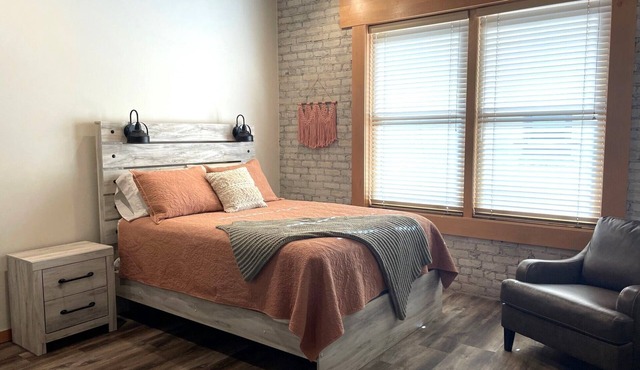 Downtown Fargo- Historical Building- Pet Friendly!