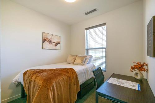 Downtown Flat with Gym - WalkScore 95