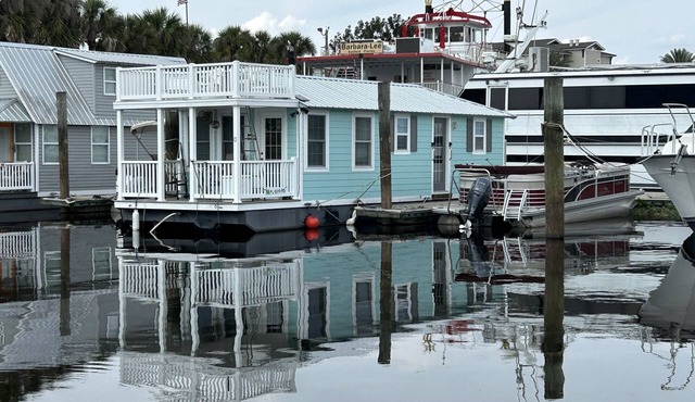 Downtown Floating Bungalow Historic Sanford Lake Monroe Marina
