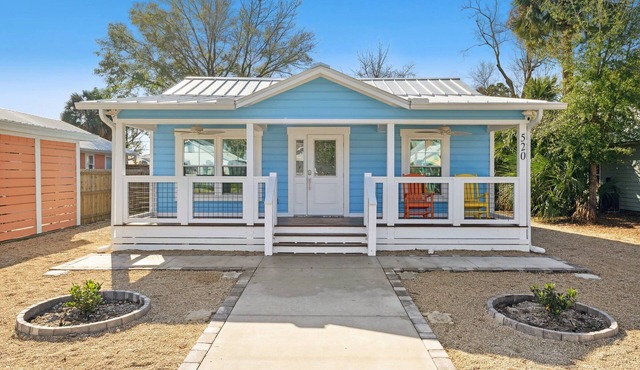 Downtown Florida Cottage Sleeps 6