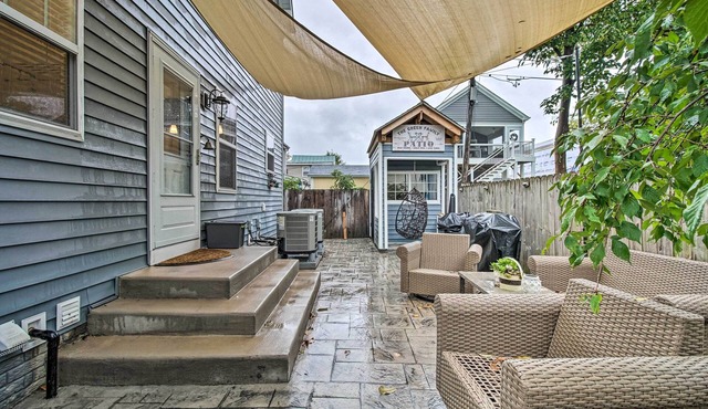 Downtown Fredericksburg Home w/Large Patio!