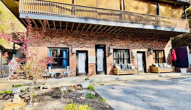 Downtown+FreeParking+Wifi Main St. Ste 101