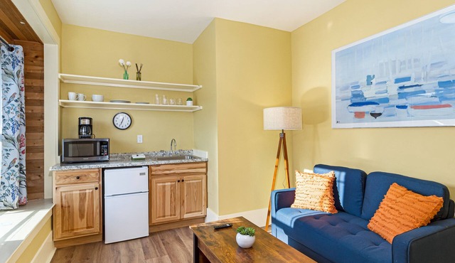 Downtown Friday Harbor! Adults Only (CCS#2)