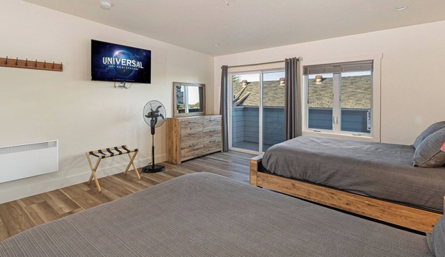 Downtown Friday Harbor! Newly Built! Shogun Room