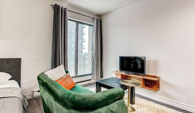 Downtown Fun Space /W Balcony And Queen Bed