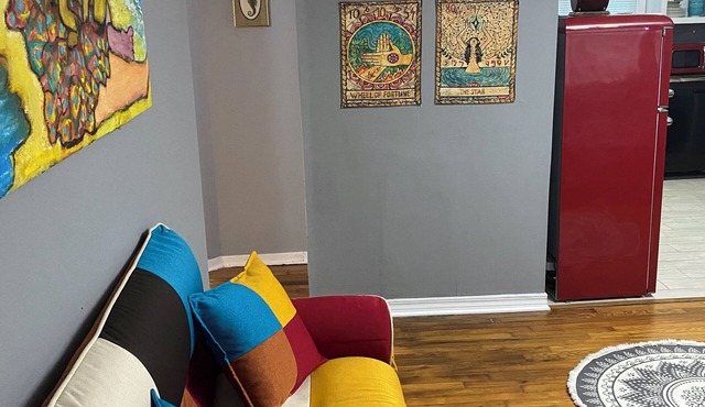 Downtown-Garden District-Boho Steampunk Farmhouse. Comforts of home . New HVAC.