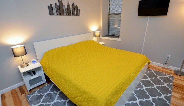 Downtown Gate District Apartment, Convenient To Everything, King Bed (2FR)