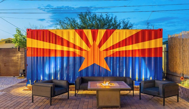 Downtown gem cooler than outside! Urban Oasis w-swim spa and cool outdoor vibes