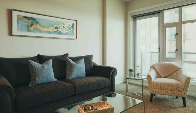 Downtown Gem: Next to Saddledome - LT Only, Great Views