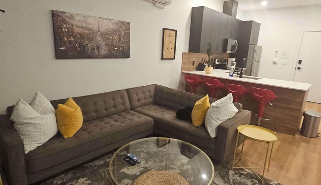 Downtown Gem, Perfect for Families & Groups, AC