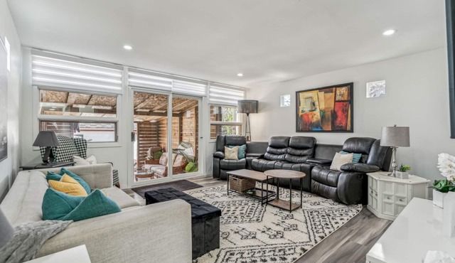 Downtown Gem Sleeps 8!