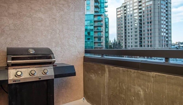 Downtown Gem w/ Parking and Wifi near Tower!