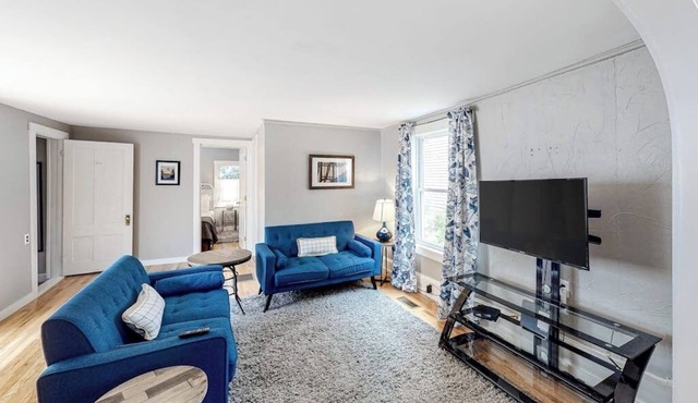 Downtown Getaway w/Full Kitchen & Furnished Porch - Walk to the Beach/Harbor