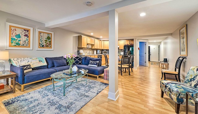 Downtown Grand Haven Apt < 1 Mi to Lake Michigan