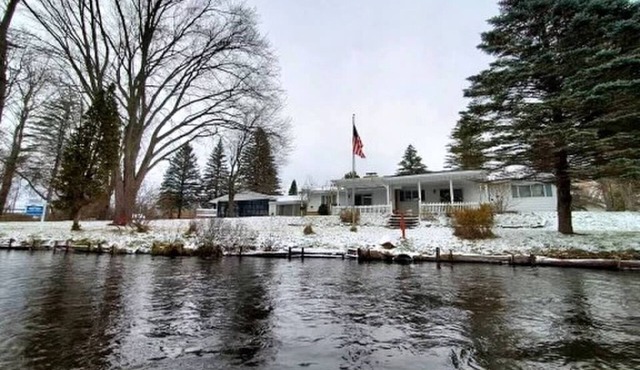 Downtown Grayling Riverfront Retreat-Near Hanson Hills and Snowmobile Trailheads