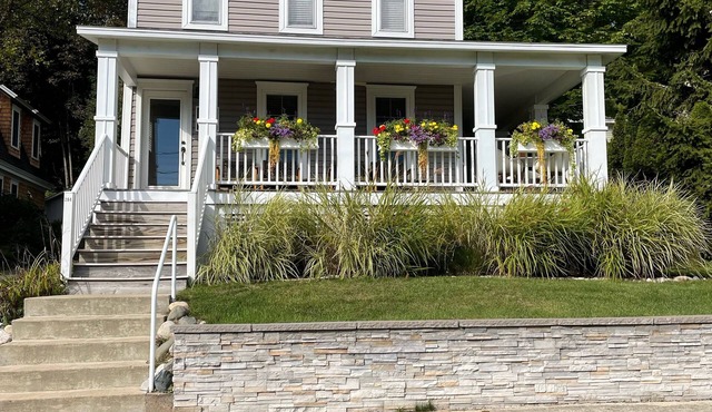 Downtown Harbor Springs Haven—Walk to Beach, Shops & Restaurants