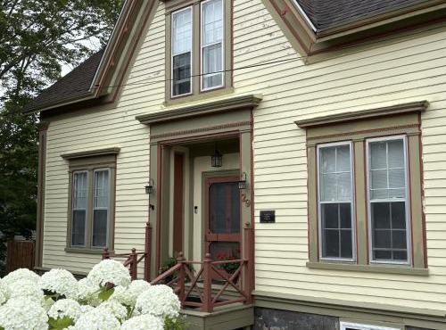 Downtown Harborview Heritage House 1838-Twin Suite