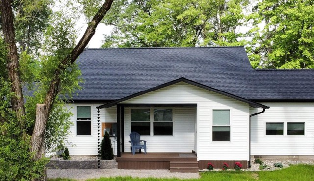 🌆 Downtown Hideaway – Remodeled Comfort Near East Bay Game Room ➠ 3191