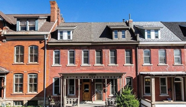 DOWNTOWN HISTORIC BLUFF HOME in DUBUQUE