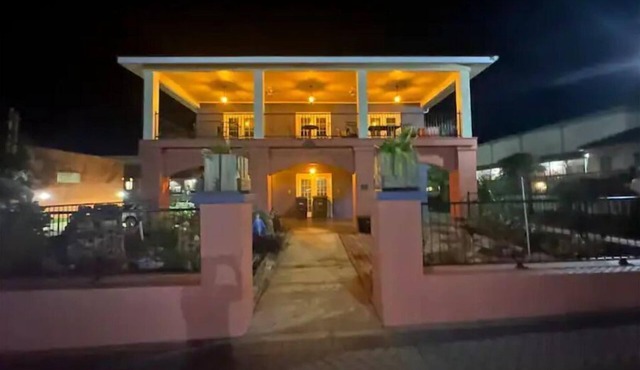 Downtown Historic Getaway