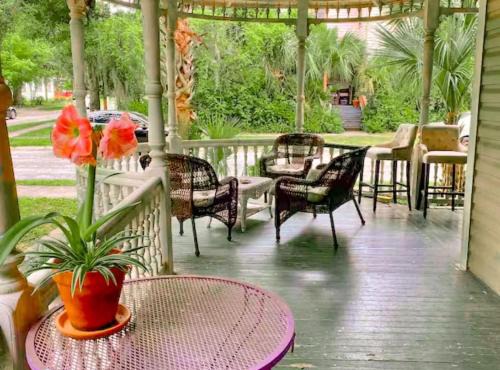 Downtown Historic Victorian Charmer Sleeps 7