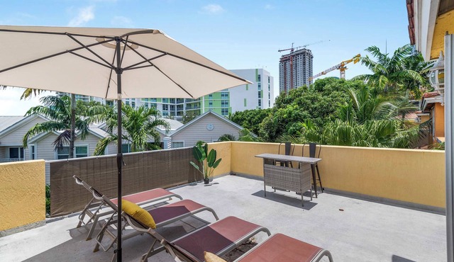 Downtown Home: 5 Beds/Rooftop Patio/Water Taxi