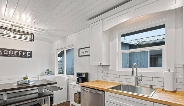 Downtown Home & Studio Apt! Walk to Shops & Cafes!