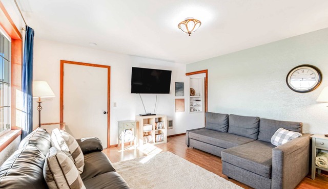 Downtown home with private hot tub & WiFi - walk to beach - dog-friendly yard