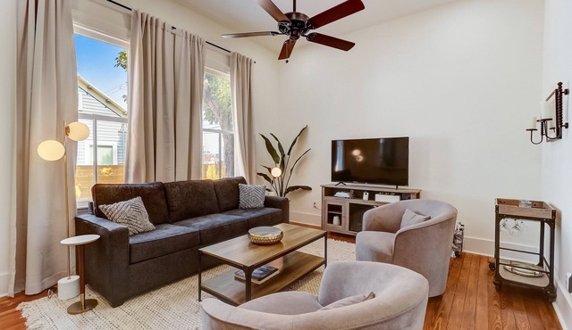 Downtown home with enclosed backyard, deck, streaming, washer/dryer, central AC