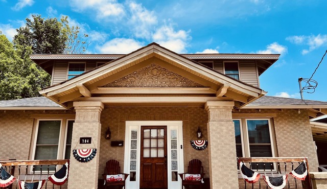 Downtown Hot Springs and Bathhouse Row! Minutes from all amenities!