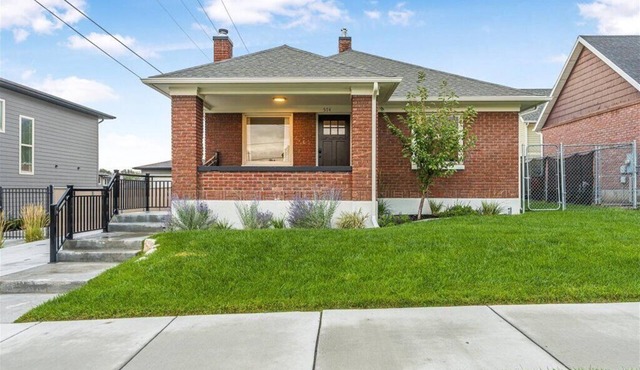 Downtown Hot Tub Bungalow