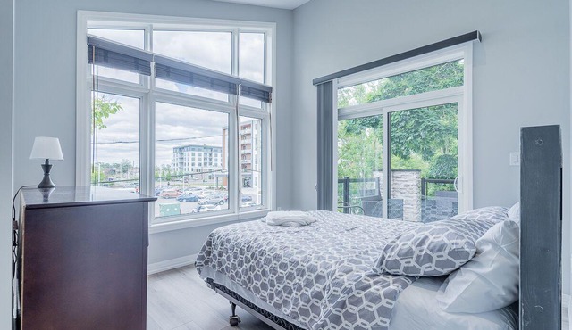 Downtown House 3BDR 2Bath BBQ HDTV Wi-Fi Balcony Sleeps up to 6