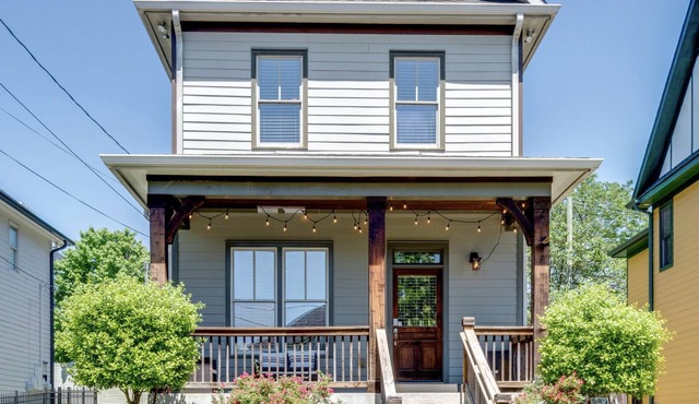 Downtown house! Sleeps 10!