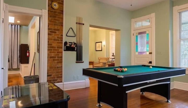 Downtown House w/Parking! On Spring St, Sleeps 8!