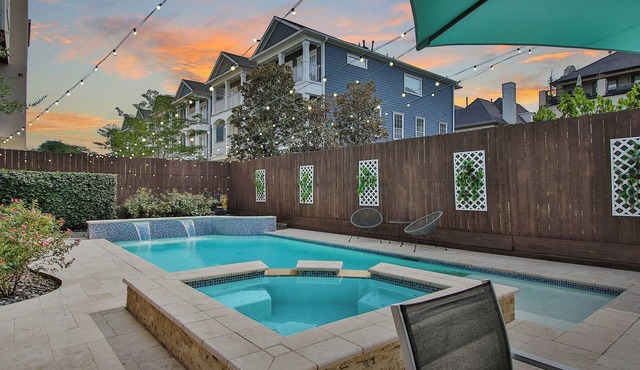 Downtown Houston-Private Pool, Hot Tub & Game Room