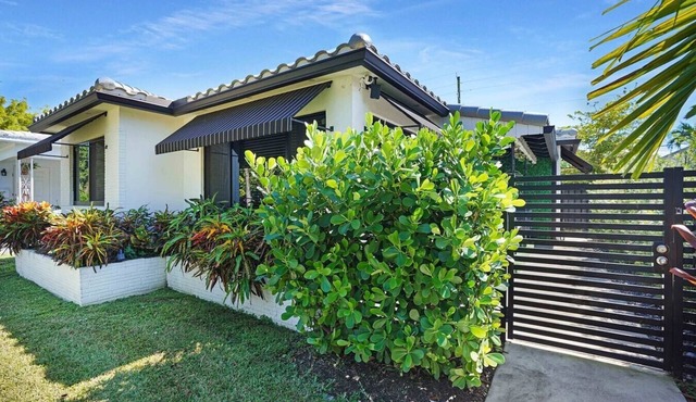 Downtown HWD Golf Retreat | Backyard + Near Beach