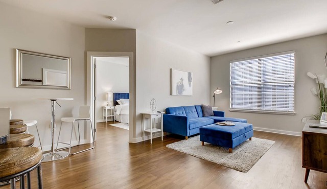 Downtown in the Gulch - Spacious 2bed/2bath - Walk to Broadway!