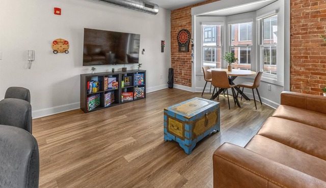 Downtown Indy - Famous Mass Ave with Balcony