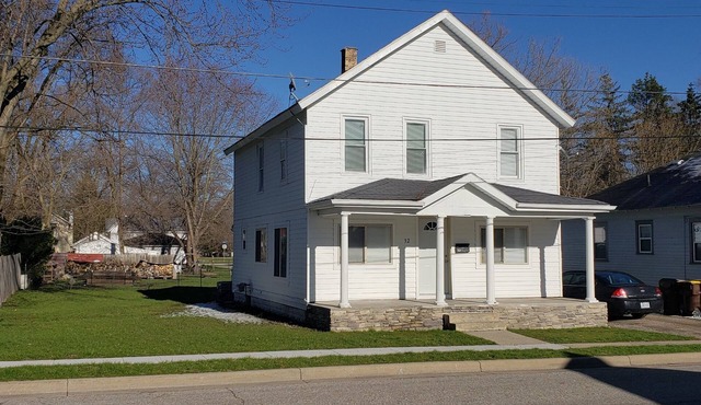 Downtown Ionia 2 Story Cottage
