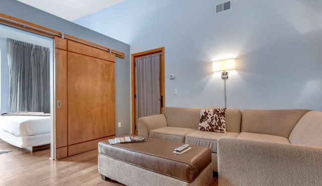 Downtown Jackson - 1 Bedroom Miller Park Suite