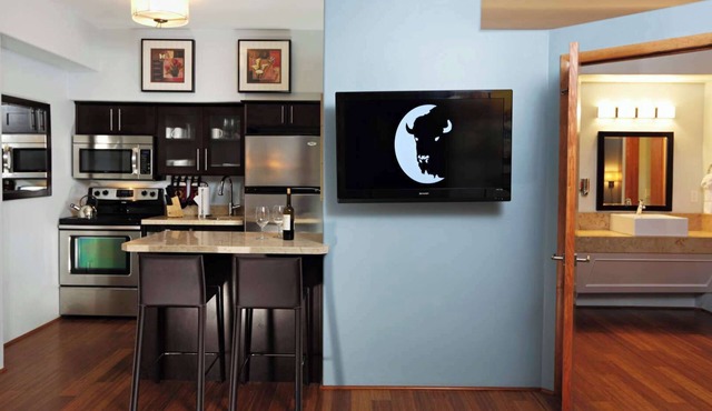 Downtown Jackson - 1 Bedroom Miller Park Deluxe Suite