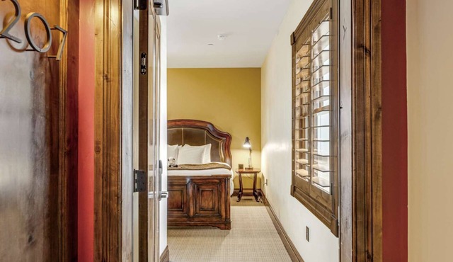 Downtown Jackson - Deluxe King Suite