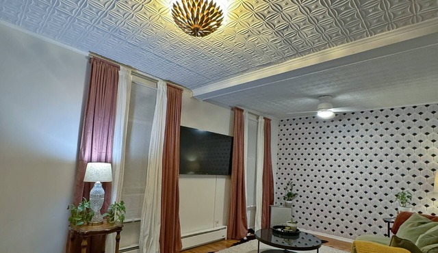 Downtown Jersey City Gem! 2bd/1bth Quiet Duplex w Backyard. 10 min from NYC!
