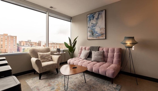 Downtown KC 2 Bedroom King/Queen/Sports Complex