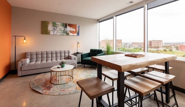 Downtown KC 2 Bedroom King/Queen Stunning View