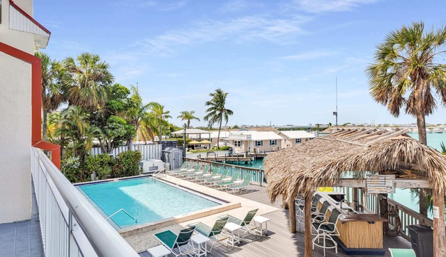 Downtown Key West 2BR/2BA Pool, Dock, Pet "Aruba"