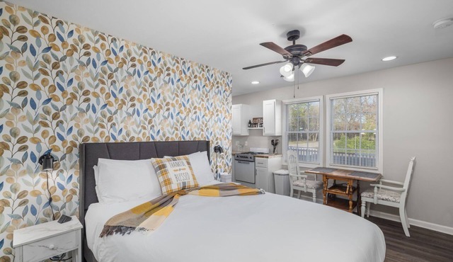 Downtown Kimmswick~ Studio~ Newly Renovated