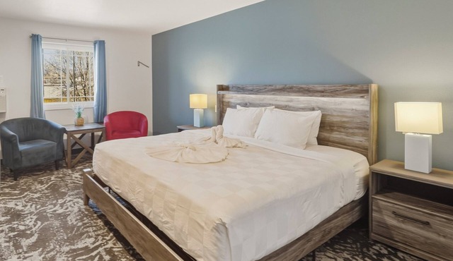 Downtown King room w/San Juan River & Mtn Views