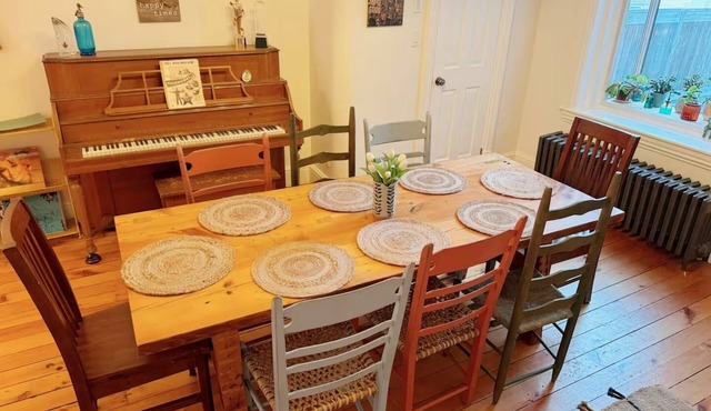 Downtown Kingston Heritage Home! Parking,Deck, 5 min from water & downtown core